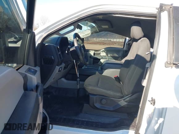 ✅ 2019 Ford F-150 XL • VIN: 1FTEX1EPXKFB32261 • Lot: 41629009. Wystawiony na IAAI z przebiegiem 65 926 mil. Bezpłatny archiwum sprzedaży aukcyjnych z USA i szczegółowy raport historii pojazdu na DreamBid. Zdjęcie 5.