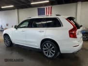 ✅ 2018 Volvo XC90 Momentum • VIN: YV4A22PK5J1369740 • Лот: 90732285. Опубликован ранее на Copart с пробегом 82 762 миль. Бесплатный доступ к архиву аукционных продаж из США и подробный отчёт об истории автомобиля на DreamBid. Изображение 2.