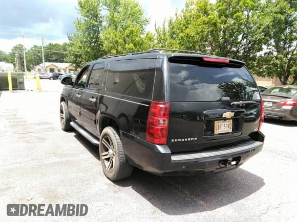 ✅ 2011 Chevrolet Suburban LT • VIN: 1GNSCJE0XBR386110 • Lot: 42717030. Listed on IAAI with 137,053 mi. Free auction sales archive from the USA and detailed vehicle history report at DreamBid. Image 3.