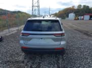 ✅ 2023 Jeep Grand Cherokee Laredo • VIN: 1C4RJHAG5P8829642 • Lot: 43522405. Wystawiony na IAAI z przebiegiem 26 012 mil. Bezpłatny archiwum sprzedaży aukcyjnych z USA i szczegółowy raport historii pojazdu na DreamBid. Zdjęcie 16.