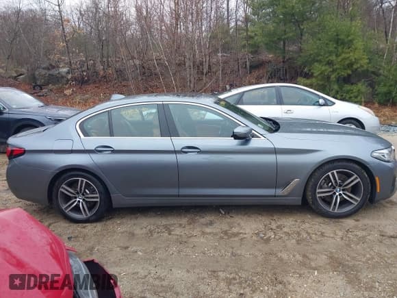 ✅ 2021 BMW 5 Series 530i xDrive • VIN: WBA13BJ05MWX32274 • Lot: 41903090. Listed on IAAI with 43,729 mi. Free auction sales archive from the USA and detailed vehicle history report at DreamBid. Image 13.