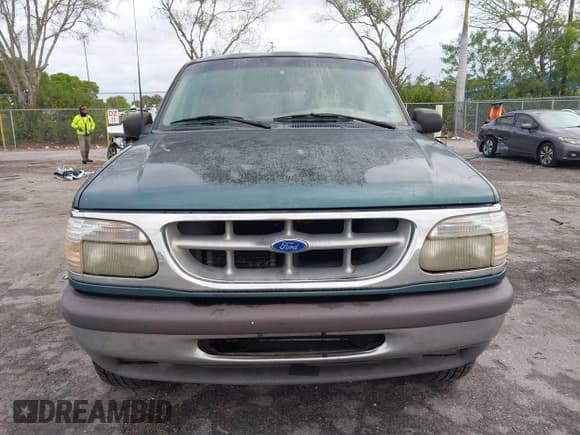 ✅ 1997 Ford Explorer XLT • VIN: 1FMDU32P3VZB34002 • Lot: 41620592. Wystawiony na IAAI z przebiegiem 227 461 mil. Bezpłatny archiwum sprzedaży aukcyjnych z USA i szczegółowy raport historii pojazdu na DreamBid. Zdjęcie 13.