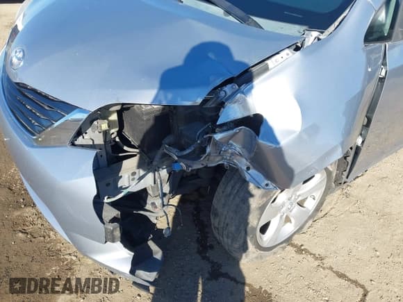 ✅ 2013 Toyota Sienna LE • VIN: 5TDKK3DC7DS353962 • Lot: 43566627. Listed on IAAI with 209,693 mi. Free auction sales archive from the USA and detailed vehicle history report at DreamBid. Image 6.