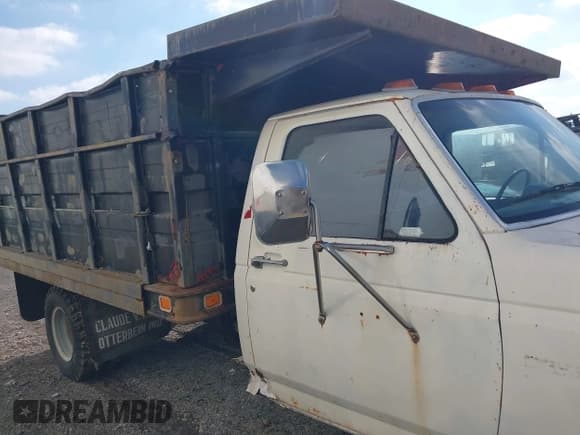 ✅ 1983 Ford F-350 • VIN: 1FDJF37G8DNA24140 • Лот: 43590786. Опубликован ранее на IAAI с пробегом 657 697 миль. Бесплатный доступ к архиву аукционных продаж из США и подробный отчёт об истории автомобиля на DreamBid. Изображение 13.