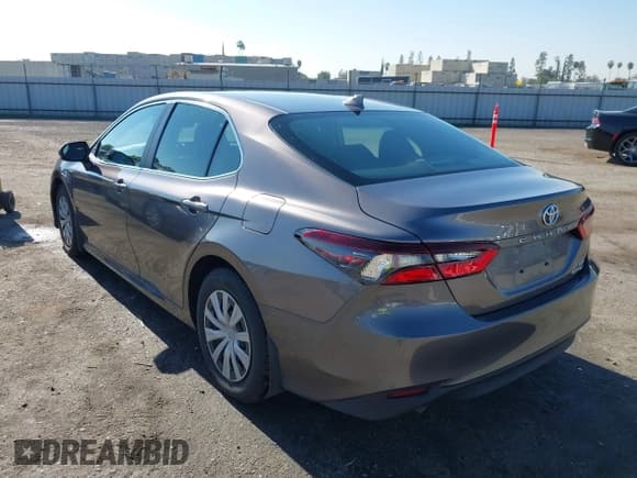 ✅ 2021 Toyota Camry Hybrid LE • VIN: 4T1C31AK5MU026212 • Lot: 43577804. Listed on IAAI with 33,718 mi. Free auction sales archive from the USA and detailed vehicle history report at DreamBid. Image 3.