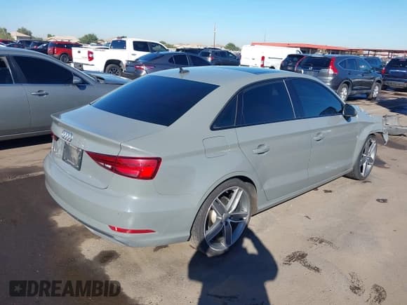 ✅ 2020 Audi A3 Premium Plus • VIN: WAUCUGFF7LA005133 • Лот: 43626374. Опубликован ранее на IAAI с пробегом 75 651 миль. Бесплатный доступ к архиву аукционных продаж из США и подробный отчёт об истории автомобиля на DreamBid. Изображение 4.