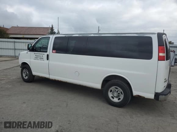 ✅ 2012 Chevrolet Express Passenger 1LT • VIN: 1GAZG1FA7C1125691 • Lot: 72529024. Listed on Copart with 256,684 mi. Free auction sales archive from the USA and detailed vehicle history report at DreamBid. Image 2.