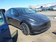 ✅ 2024 Tesla Model Y Long Range • VIN: 7SAYGDEE4RF149457 • Lot: 41700922. Wystawiony na IAAI z przebiegiem Nie podano. Bezpłatny archiwum sprzedaży aukcyjnych z USA i szczegółowy raport historii pojazdu na DreamBid. Zdjęcie 1.