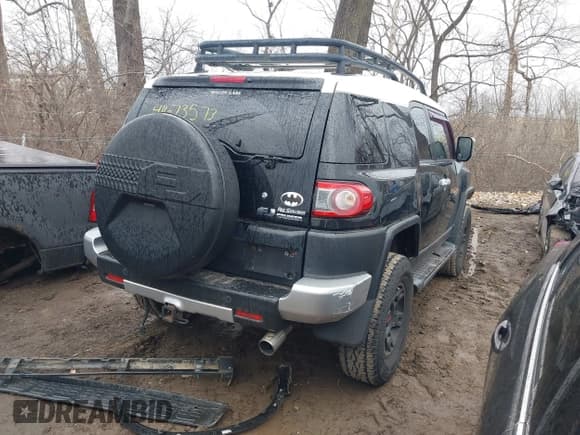 ✅ 2012 Toyota FJ Cruiser • VIN: JTEBU4BF8CK126763 • Lot: 41673573. Listed on IAAI with 116,650 mi. Free auction sales archive from the USA and detailed vehicle history report at DreamBid. Image 4.