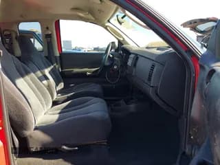 ✅ 2004 Dodge Dakota • VIN: 1D7GL12K84S590054 • Lot: 42271511. Wystawiony na IAAI z przebiegiem 73 713 mil. Bezpłatny archiwum sprzedaży aukcyjnych z USA i szczegółowy raport historii pojazdu na DreamBid. Zdjęcie 5.