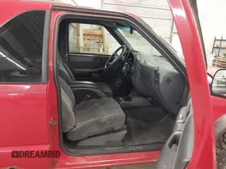 ✅ 1998 Chevrolet Blazer LS • VIN: 1GNCT18W7WK194694 • Lot: 42032297. Wystawiony na IAAI z przebiegiem 166 600 mil. Bezpłatny archiwum sprzedaży aukcyjnych z USA i szczegółowy raport historii pojazdu na DreamBid. Zdjęcie 5.