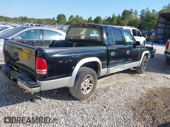 ✅ 2003 Dodge Dakota SLT • VIN: 1D7HL48X93S151422 • Lot: 40661577. Wystawiony na IAAI z przebiegiem 238 586 mil. Bezpłatny archiwum sprzedaży aukcyjnych z USA i szczegółowy raport historii pojazdu na DreamBid. Zdjęcie 4.