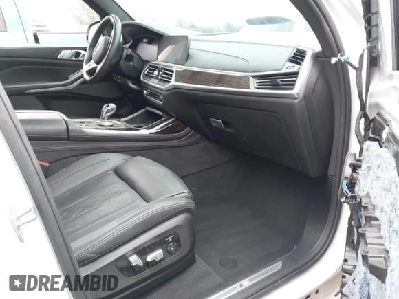 ✅ 2019 BMW X7 xDrive50i • VIN: 5UXCX4C54KLS38182 • Lot: 42205439. Listed on IAAI with 33,542 mi. Free auction sales archive from the USA and detailed vehicle history report at DreamBid. Image 5.