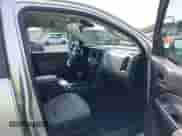 2019 Chevrolet Colorado 4WD Work Truck с VIN 1GCGTBEN8K1136377, выставлен на аукционе IAAI как лот 42245941 с пробегом 72 860 миль миль и . История ставок и продаж доступна на DreamBid. Изображение 5.