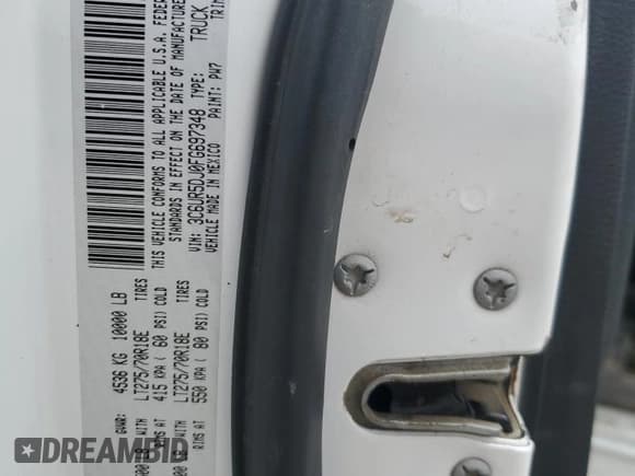 ✅ 2015 Ram 2500 Big Horn • VIN: 3C6UR5DJ0FG697348 • Lot: 54125435. Listed on Copart with 128,392 mi. Free auction sales archive from the USA and detailed vehicle history report at DreamBid. Image 12.