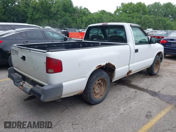 ✅ 1996 Isuzu Hombre S • VIN: 1GGCS1443T8711898 • Lot: 42496780. Listed on IAAI with 216,986 mi. Free auction sales archive from the USA and detailed vehicle history report at DreamBid. Image 4.