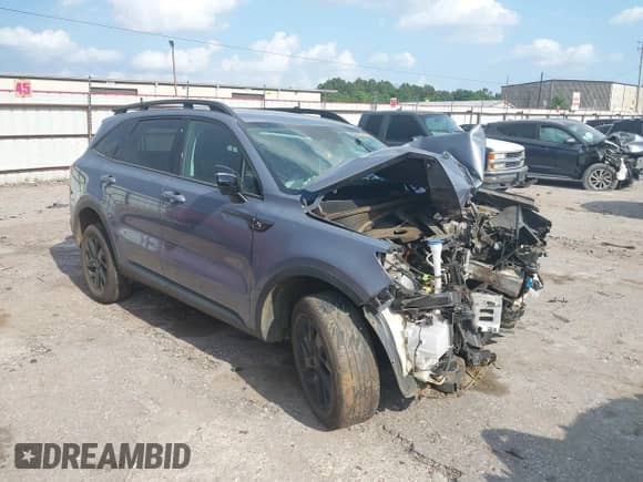 2022 Kia Sorento X-Line S z VIN 5XYRLDLC1NG105322, wystawiony jako IAAI lot #42316881 z przebiegiem Nie podano mil oraz . Historia ofert i sprzedaży dostępna na DreamBid. Obrazek 1.