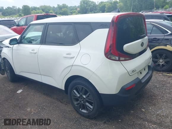 ✅ 2021 Kia Soul LX • VIN: KNDJ23AU9M7146752 • Lot: 42748933. Wystawiony na IAAI z przebiegiem 75 103 mil. Bezpłatny archiwum sprzedaży aukcyjnych z USA i szczegółowy raport historii pojazdu na DreamBid. Zdjęcie 3.