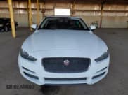 ✅ 2017 Jaguar XE 20d Prestige • VIN: SAJAE4BN2HA952849 • Lot: 60895015. Wystawiony na Copart z przebiegiem 83 276 mil. Bezpłatny archiwum sprzedaży aukcyjnych z USA i szczegółowy raport historii pojazdu na DreamBid. Zdjęcie 5.