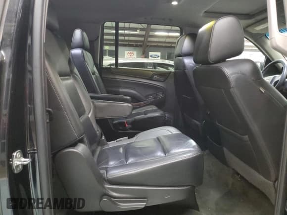 ✅ 2018 Chevrolet Suburban LT • VIN: 1GNSKHKC3JR175386 • Lot: 92799155. Listed on Copart with 204,955 mi. Free auction sales archive from the USA and detailed vehicle history report at DreamBid. Image 11.