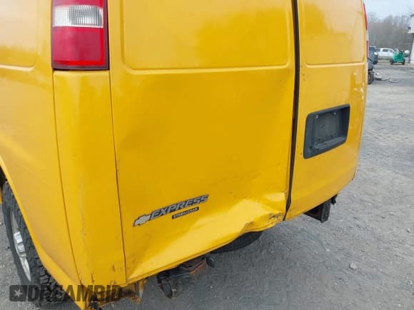 ✅ 2016 Chevrolet Express Cargo • VIN: 1GCWGBFF5G1215150 • Lot: 41672104. Listed on IAAI with 152,723 mi. Free auction sales archive from the USA and detailed vehicle history report at DreamBid. Image 17.