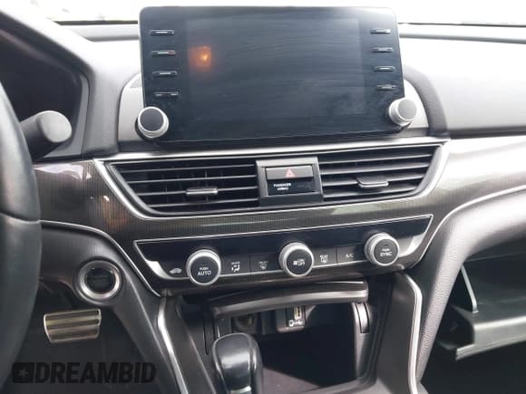 ✅ 2019 Honda Accord Sport • VIN: 1HGCV1F35KA106304 • Lot: 43346279. Listed on IAAI with 60,234 mi. Free auction sales archive from the USA and detailed vehicle history report at DreamBid. Image 6.