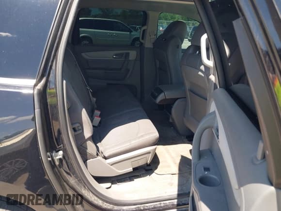 ✅ 2016 Chevrolet Traverse LT • VIN: 1GNKVGKD5GJ309090 • Lot: 42624463. Wystawiony na IAAI z przebiegiem 209 867 mil. Bezpłatny archiwum sprzedaży aukcyjnych z USA i szczegółowy raport historii pojazdu na DreamBid. Zdjęcie 8.