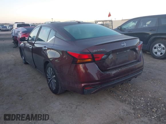 ✅ 2024 Nissan Altima SV • VIN: 1N4BL4DV0RN335505 • Lot: 43861507. Listed on IAAI with 60,354 mi. Free auction sales archive from the USA and detailed vehicle history report at DreamBid. Image 3.