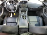 ✅ 2017 Jaguar F-Pace 35t • VIN: SADCS2BV4HA051328 • Lot: 61606355. Wystawiony na Copart z przebiegiem Nie podano. Bezpłatny archiwum sprzedaży aukcyjnych z USA i szczegółowy raport historii pojazdu na DreamBid. Zdjęcie 8.