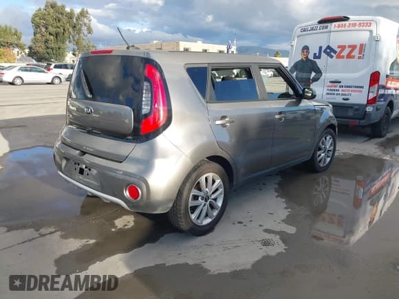 ✅ 2018 Kia Soul + • VIN: KNDJP3A56J7580293 • Лот: 43721761. Опубликован ранее на IAAI с пробегом 126 543 миль. Бесплатный доступ к архиву аукционных продаж из США и подробный отчёт об истории автомобиля на DreamBid. Изображение 4.
