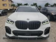 ✅ 2021 BMW X5 M50i • VIN: 5UXJU4C08M9H35372 • Lot: 60961785. Wystawiony na Copart z przebiegiem 53 210 mil. Bezpłatny archiwum sprzedaży aukcyjnych z USA i szczegółowy raport historii pojazdu na DreamBid. Zdjęcie 5.