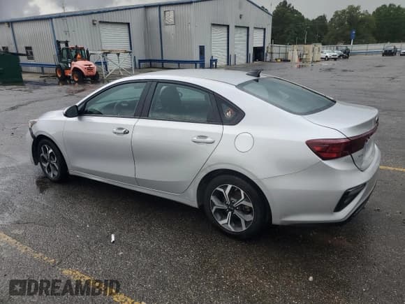 ✅ 2021 Kia Forte LXS • VIN: 3KPF24AD5ME327911 • Lot: 55284505. Wystawiony na Copart z przebiegiem 137 850 mil. Bezpłatny archiwum sprzedaży aukcyjnych z USA i szczegółowy raport historii pojazdu na DreamBid. Zdjęcie 2.