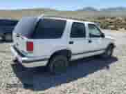 1997 Chevrolet Blazer LS z VIN 1GNDT13W2V2201660, wystawiony jako Copart lot #51158594 z przebiegiem 172 077 mil mil oraz Szkoda całkowita • Salvage title. Historia ofert i sprzedaży dostępna na DreamBid. Obrazek 3.