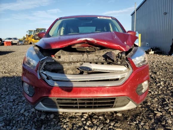 ✅ 2019 Ford Escape SE • VIN: 1FMCU9GD8KUB24569 • Lot: 82341365. Wystawiony na Copart z przebiegiem 123 916 mil. Bezpłatny archiwum sprzedaży aukcyjnych z USA i szczegółowy raport historii pojazdu na DreamBid. Zdjęcie 5.