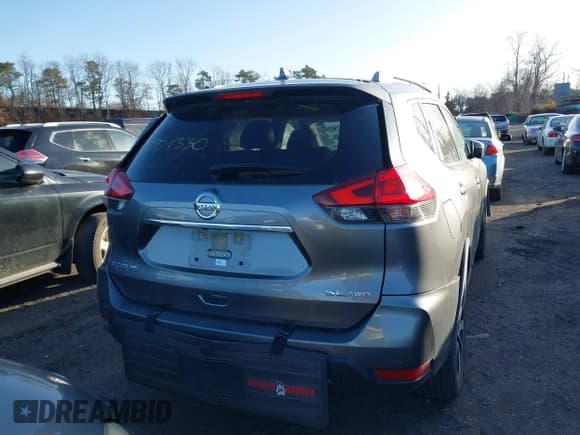 ✅ 2018 Nissan Rogue SV • VIN: JN8AT2MV3JW345779 • Lot: 38846878. Wystawiony na IAAI z przebiegiem Nie podano. Bezpłatny archiwum sprzedaży aukcyjnych z USA i szczegółowy raport historii pojazdu na DreamBid. Zdjęcie 15.