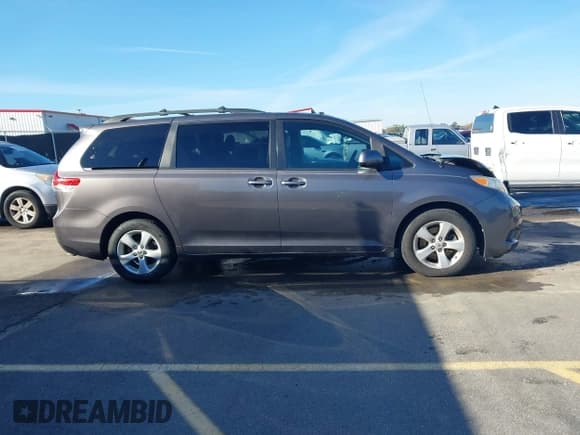 ✅ 2011 Toyota Sienna LE • VIN: 5TDKK3DCXBS039574 • Lot: 43610384. Listed on IAAI with 241,626 mi. Free auction sales archive from the USA and detailed vehicle history report at DreamBid. Image 13.