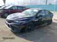 2022 Toyota Camry SE z VIN 4T1G11AK6NU053153, wystawiony jako IAAI lot #41933655 z przebiegiem 44 044 mil mil oraz . Historia ofert i sprzedaży dostępna na DreamBid. Obrazek 2.