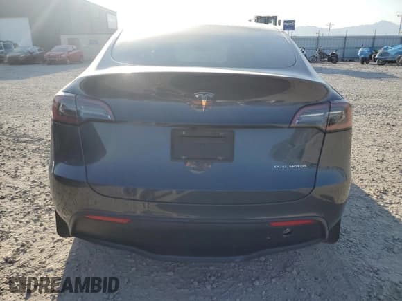 ✅ 2022 Tesla Model Y Long Range • VIN: 7SAYGDEE3NF543705 • Lot: 60701405. Wystawiony na Copart z przebiegiem 59 062 mil. Bezpłatny archiwum sprzedaży aukcyjnych z USA i szczegółowy raport historii pojazdu na DreamBid. Zdjęcie 6.