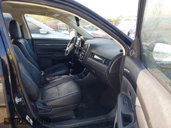 ✅ 2016 Mitsubishi Outlander GT • VIN: JA4JZ4AXXGZ003095 • Lot: 43361108. Listed on IAAI with 216,885 mi. Free auction sales archive from the USA and detailed vehicle history report at DreamBid. Image 5.