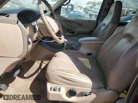 ✅ 1999 Ford Expedition XLT • VIN: 1FMPU18L1XLB33894 • Lot: 71914475. Wystawiony na Copart z przebiegiem Nie podano. Bezpłatny archiwum sprzedaży aukcyjnych z USA i szczegółowy raport historii pojazdu na DreamBid. Zdjęcie 7.