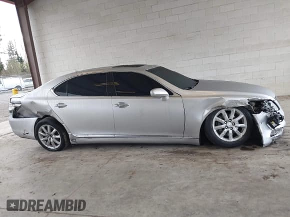 ✅ 2007 Lexus LS 460 L • VIN: JTHGL46F275012137 • Lot: 43751383. Listed on IAAI with 98,902 mi. Free auction sales archive from the USA and detailed vehicle history report at DreamBid. Image 12.