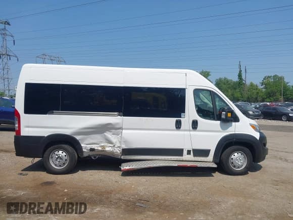 ✅ 2023 Ram ProMaster Window Van • VIN: 3C6LRVPG6PE551478 • Lot: 42406770. Wystawiony na IAAI z przebiegiem 21 511 mil. Bezpłatny archiwum sprzedaży aukcyjnych z USA i szczegółowy raport historii pojazdu na DreamBid. Zdjęcie 13.