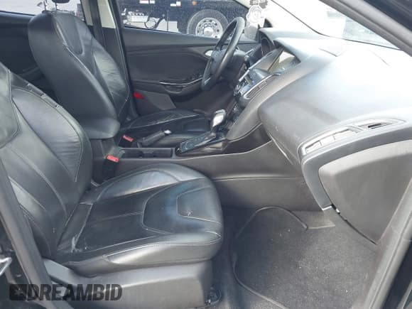 ✅ 2017 Ford Focus Titanium • VIN: 1FADP3N25HL256014 • Lot: 43825615. Listed on IAAI with 149,152 mi. Free auction sales archive from the USA and detailed vehicle history report at DreamBid. Image 5.