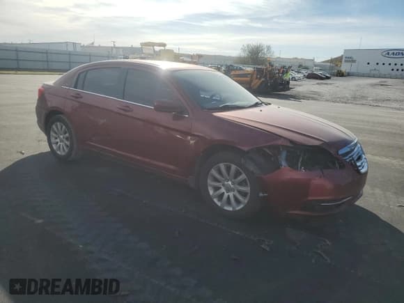 ✅ 2013 Chrysler 200 Touring • VIN: 1C3CCBBB8DN688888 • Lot: 91976505. Wystawiony na Copart z przebiegiem 217 750 mil. Bezpłatny archiwum sprzedaży aukcyjnych z USA i szczegółowy raport historii pojazdu na DreamBid. Zdjęcie 4.