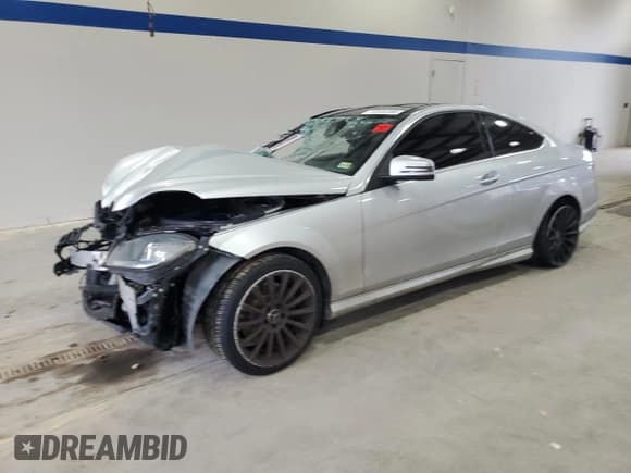 ✅ 2014 Mercedes-Benz C 350 • VIN: WDDGJ8JB3EG314126 • Lot: 73566294. Wystawiony na Copart z przebiegiem Nie podano. Bezpłatny archiwum sprzedaży aukcyjnych z USA i szczegółowy raport historii pojazdu na DreamBid. Zdjęcie 1.