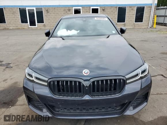 ✅ 2023 BMW 5 Series M550i xDrive • VIN: WBA13BK02PCM36150 • Lot: 66500985. Wystawiony na Copart z przebiegiem Nie podano. Bezpłatny archiwum sprzedaży aukcyjnych z USA i szczegółowy raport historii pojazdu na DreamBid. Zdjęcie 5.
