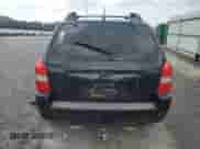 2006 Hyundai Tucson GL z VIN KM8JM12BX6U380829, wystawiony jako Copart lot #67193724 z przebiegiem 231 703 mil mil oraz Czysty tytuł • Clean title. Historia ofert i sprzedaży dostępna na DreamBid. Obrazek 6.