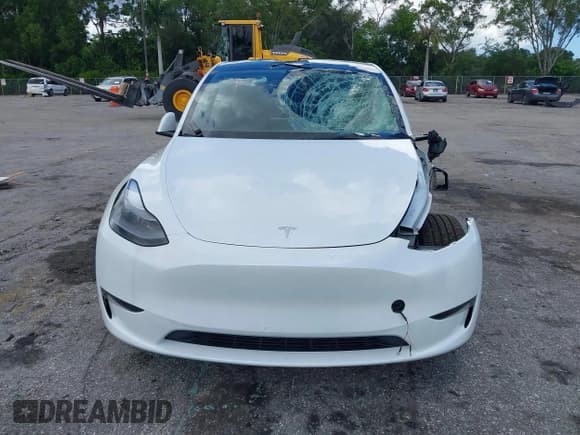 ✅ 2025 Tesla Model Y Long Range • VIN: 7SAYGDED6SA373016 • Lot: 43214265. Listed on IAAI with 3,718 mi. Free auction sales archive from the USA and detailed vehicle history report at DreamBid. Image 13.