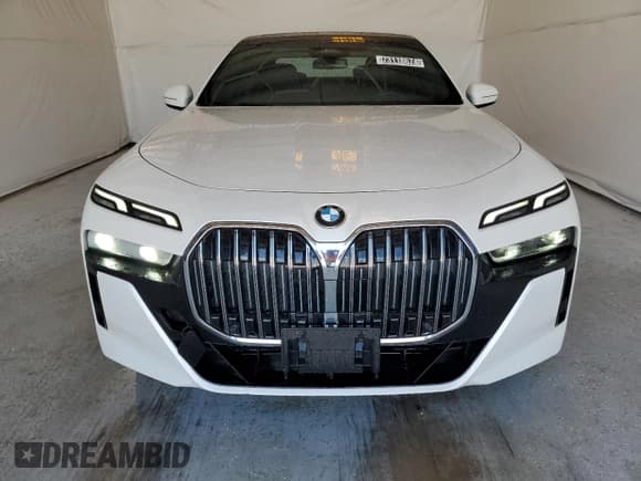 ✅ 2024 BMW 7 Series 740i xDrive • VIN: WBA33EH05RCR68996 • Lot: 73118674. Listed on Copart with 14,266 mi. Free auction sales archive from the USA and detailed vehicle history report at DreamBid. Image 5.
