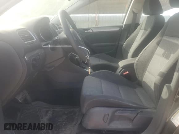 ✅ 2013 Volkswagen Golf • VIN: WVWDB7AJ3DW126836 • Лот: 68328644. Опубликован ранее на Copart с пробегом 151 670 миль. Бесплатный доступ к архиву аукционных продаж из США и подробный отчёт об истории автомобиля на DreamBid. Изображение 7.